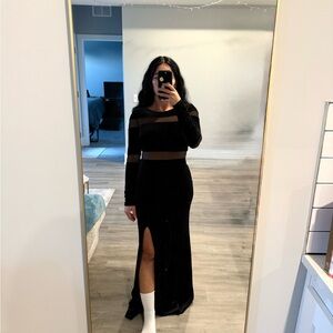 Betsy Adam Elegant Black Velvet Long Dress